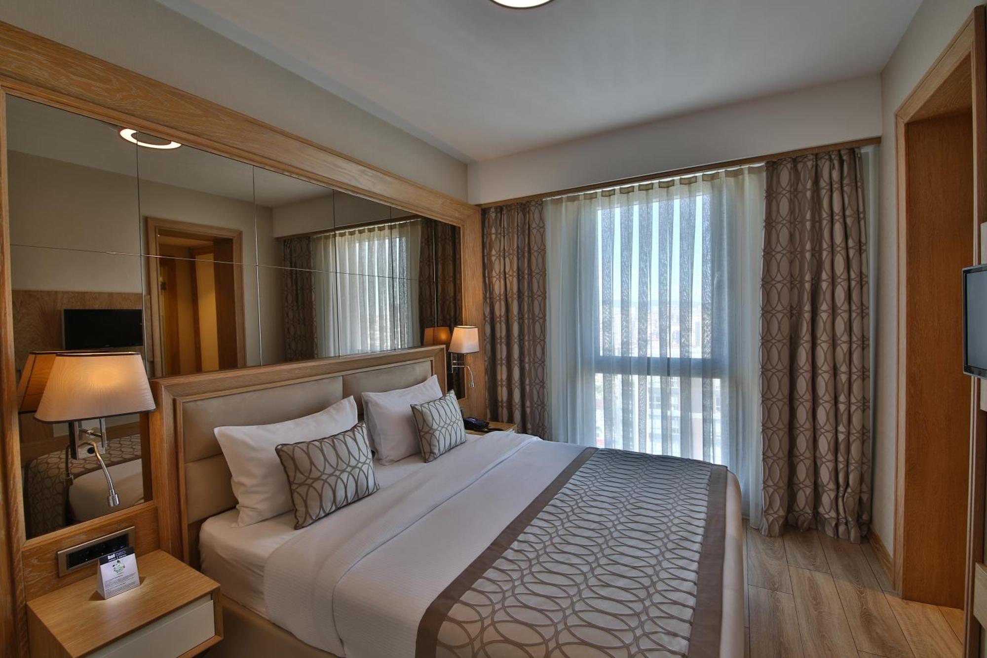 Bof Hotels Ceo Suites Atasehir Istanbul Exterior photo